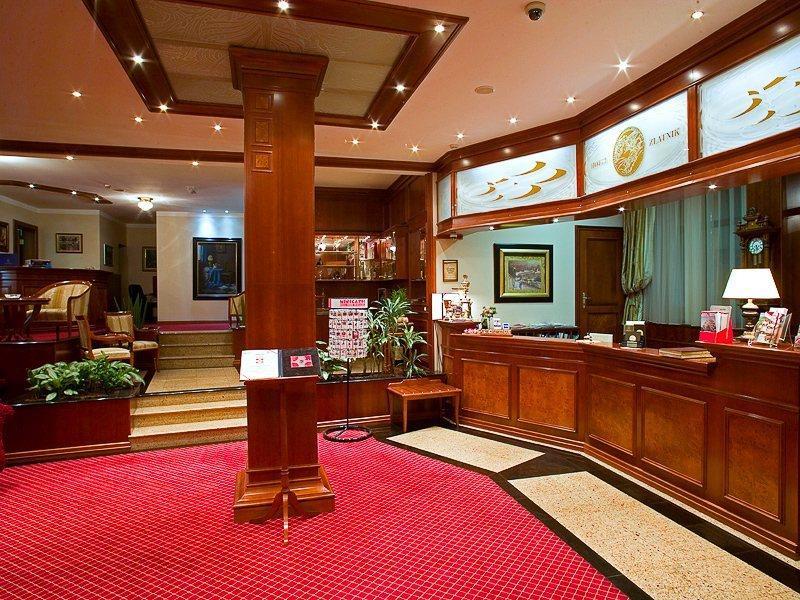 Hotel Zlatnik Belgrad Exteriör bild